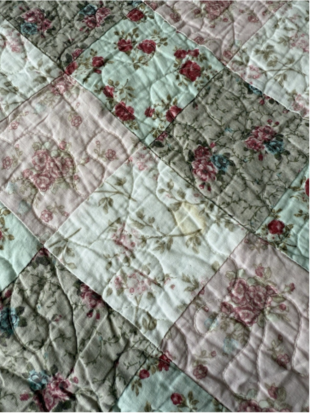 Vintage Cottage Floral Quilt Embroidered Border Chintz Patchwork Cotton 113x90 - Picture 8 of 10